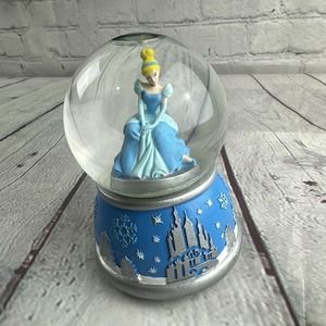 VTG‎ Disney Cinderella Musical Snow Globe, We Wish You a Merry Christmas 6"